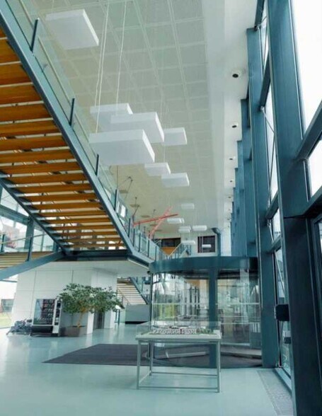 Office in Dardilly for sale - Lobby - Image 3 of 3