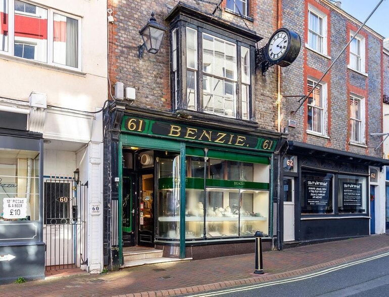 61 High St, Cowes for sale - Building Photo - Image 2 of 42