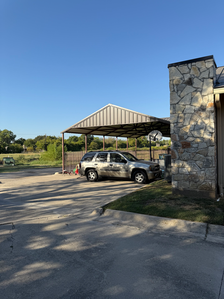 1300 Fulton St, Denton, TX for rent - Building Photo - Image 2 of 7