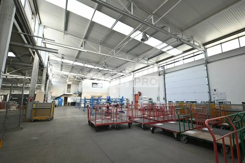 Light Industrial in Saint-Genis-Laval for sale Interior Photo- Image 1 of 13