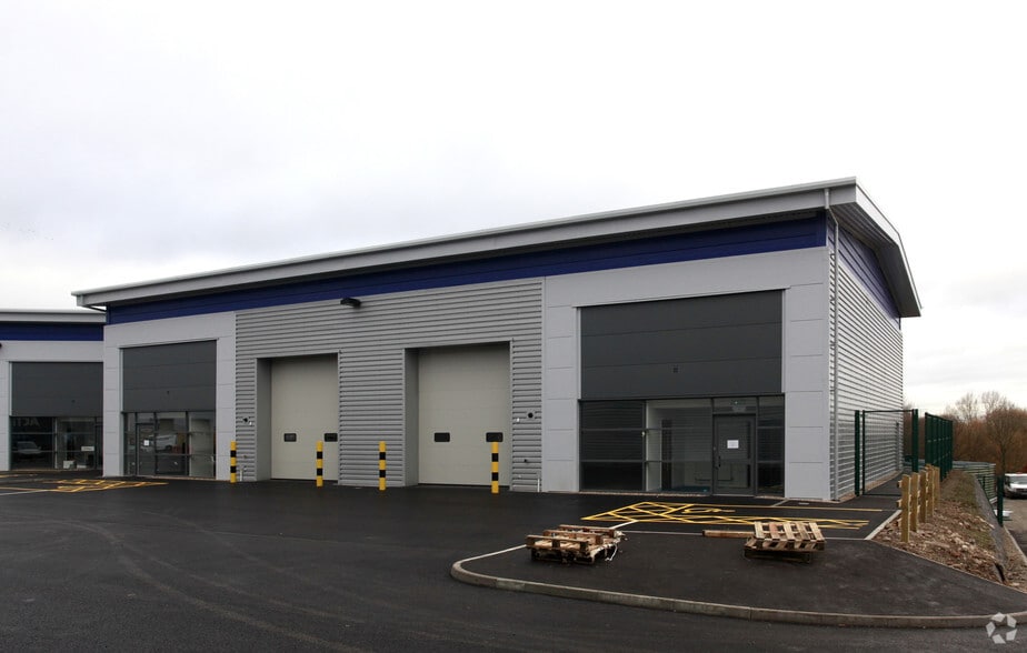 Southend Ln, London to rent - Building Photo - Image 3 of 4