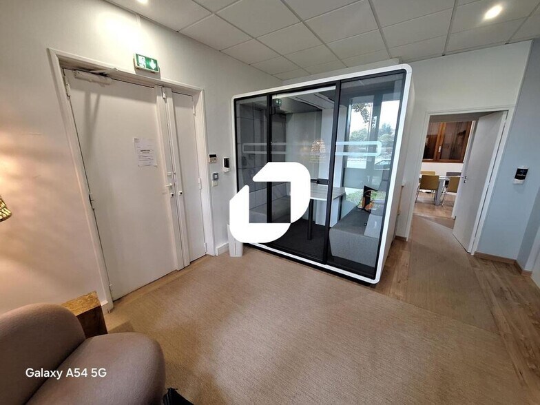 Office in Boulogne-Billancourt to rent - Building Photo - Image 3 of 9