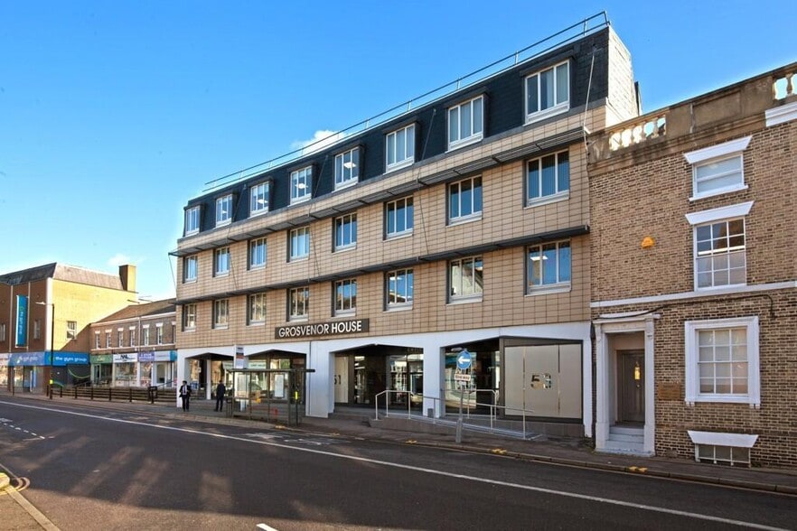 Parkway, Chelmsford to rent - Building Photo - Image 2 of 19