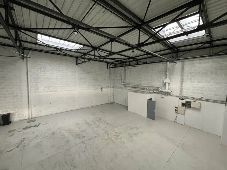 36 Rue Champ Dolin, Saint-Priest to rent - Interior Photo - Image 2 of 11