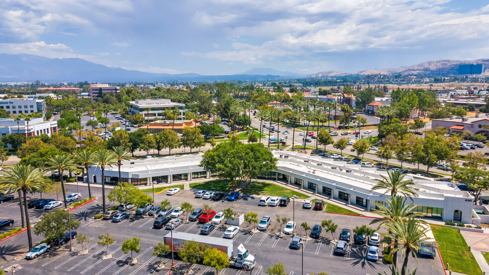 420-424 E Hospitality Ln, San Bernardino, CA for rent - Building Photo - Image 3 of 5