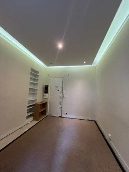 Retail in LEVALLOIS PERRET to rent - Interior Photo - Image 3 of 4