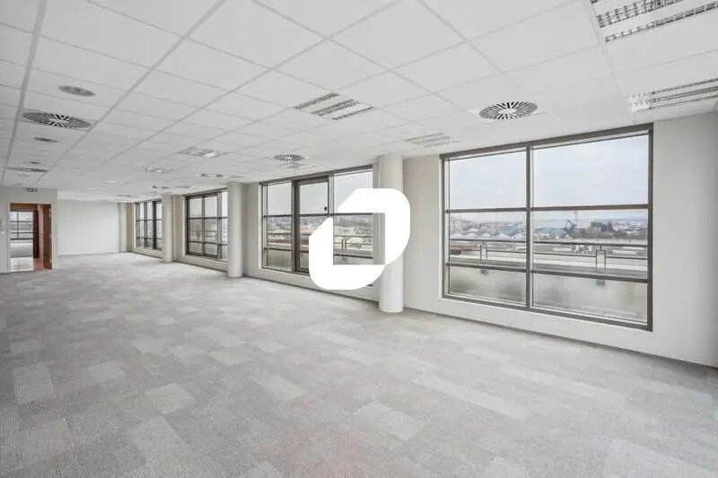 2 Avenue De La Carelle, Villeneuve-le-Roi to rent - Interior Photo - Image 2 of 13