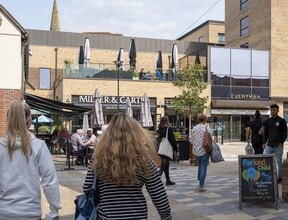 Piries Pl, Horsham to rent Building Photo- Image 1 of 4