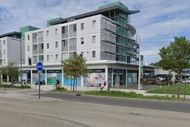Location Commerce 318 m²
