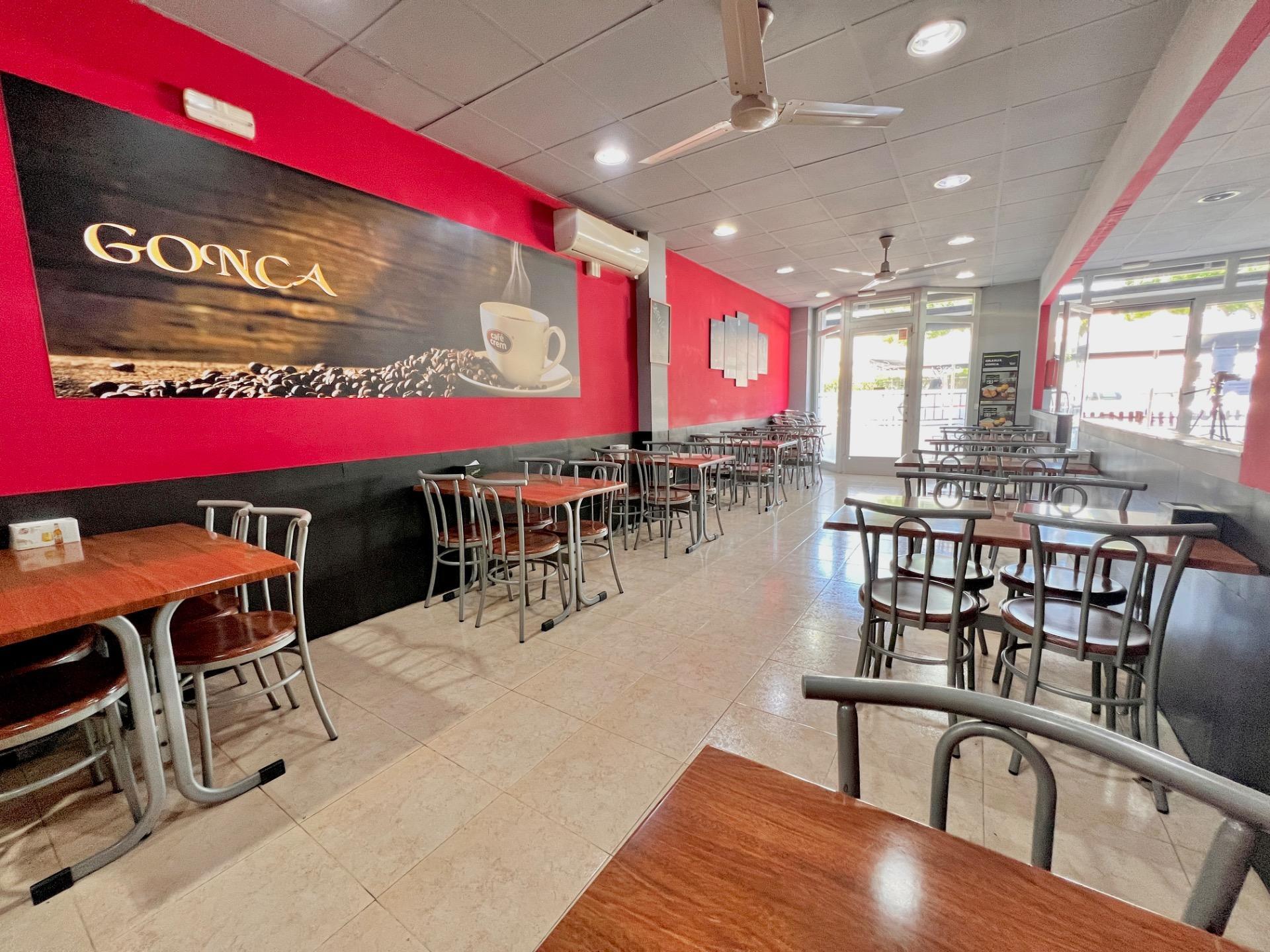 Retail in Torredembarra, Tarragona to rent Interior Photo- Image 1 of 10