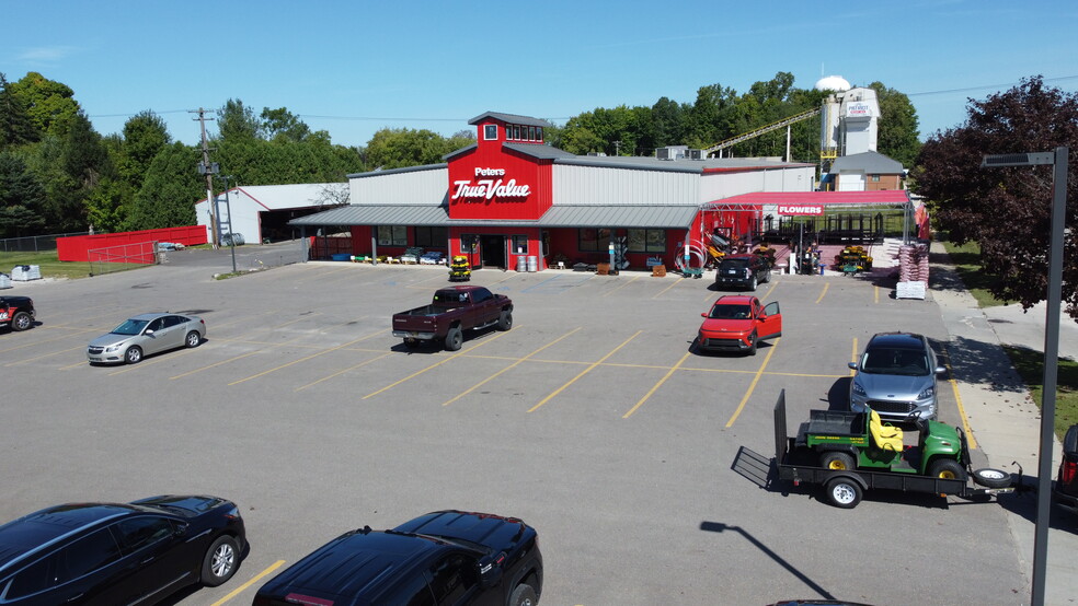 415 E Lake St, South Lyon, MI for sale - Building Photo - Image 1 of 5