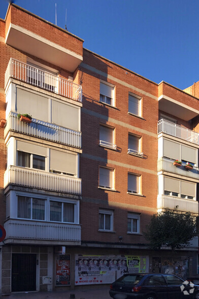 Calle El Charco, 29, Leganés, Madrid for rent - Primary Photo - Image 1 of 2