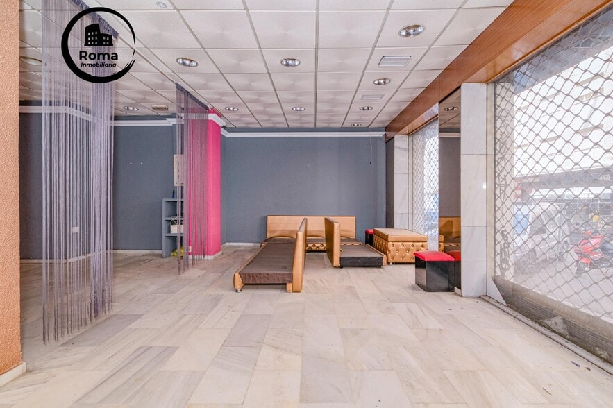 Retail in Granada for sale - Building Photo - Image 1 of 28