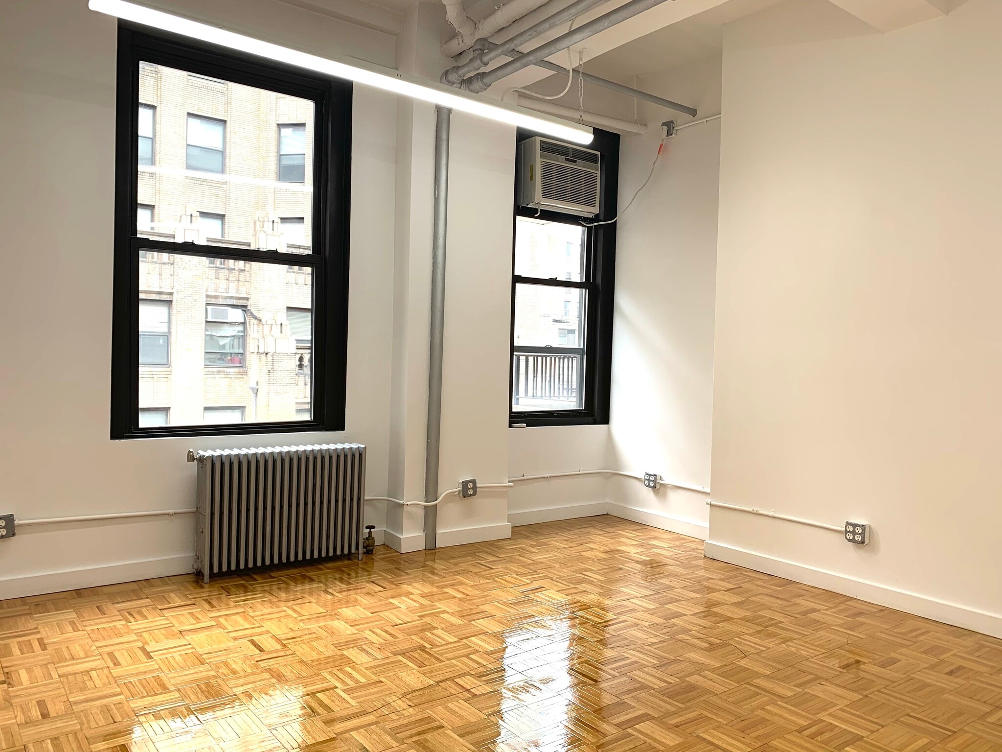 252 W 38th St, New York, NY to rent Interior Photo- Image 1 of 2