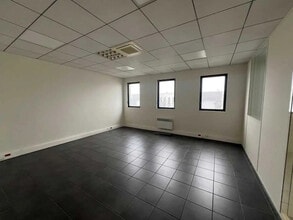 Light Industrial in Vénissieux for sale Interior Photo- Image 2 of 6