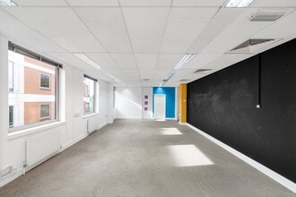 Madeira Walk, Windsor to rent Interior Photo- Image 2 of 5