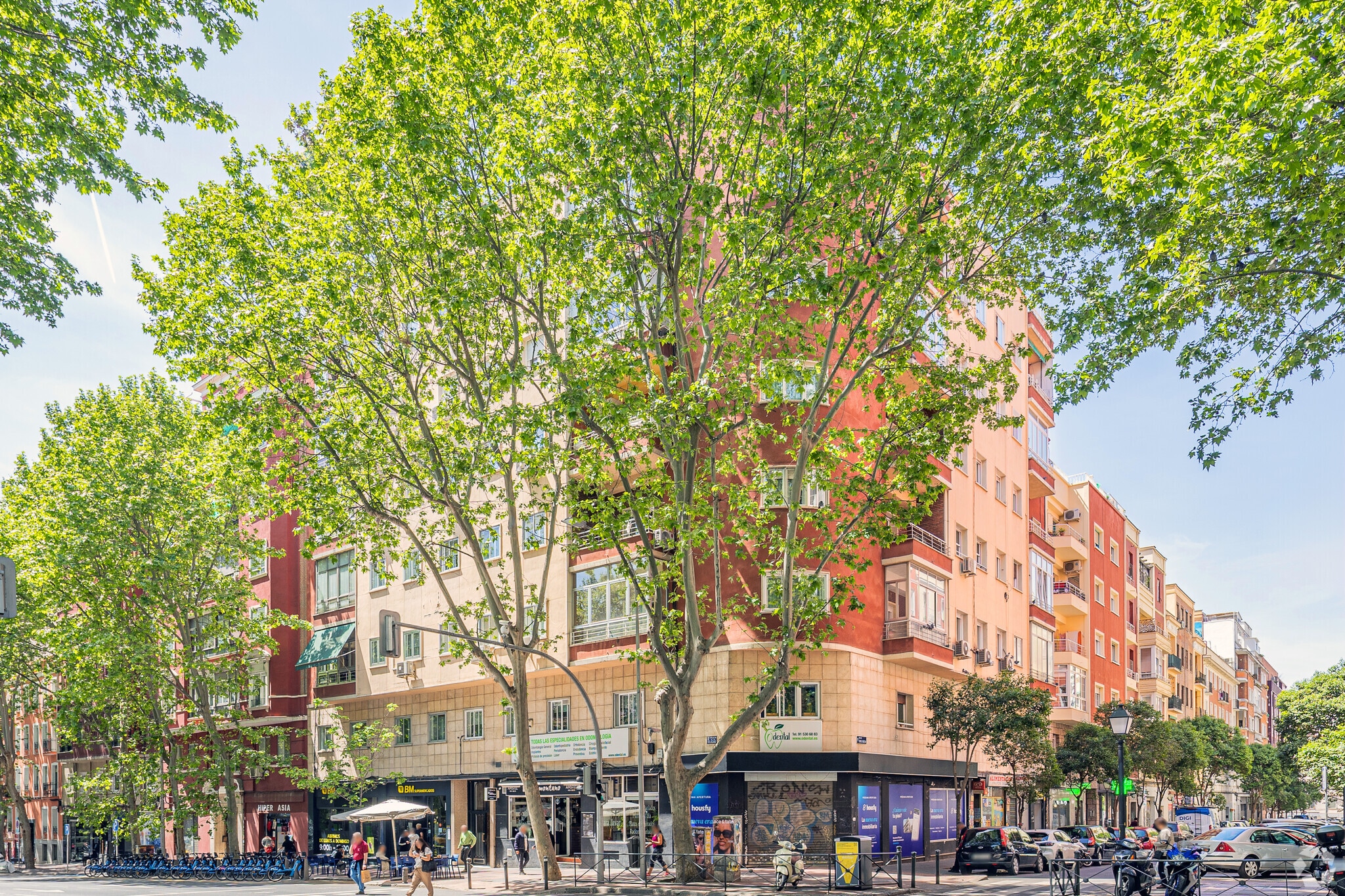 Retail in Madrid, Madrid to rent Building Photo- Image 1 of 2