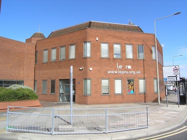 27-28 Middleborough, Colchester for sale - Building Photo - Image 2 of 13