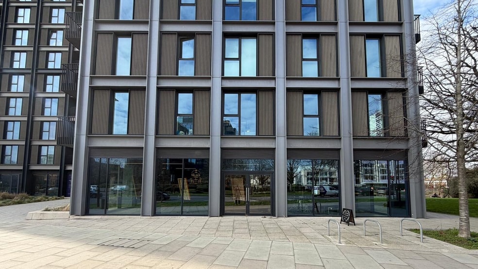 42 Park Ln, Croydon for sale - Primary Photo - Image 1 of 5