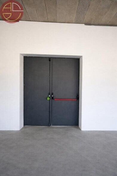 Retail in Saint-Lys to rent - Interior Photo - Image 3 of 9