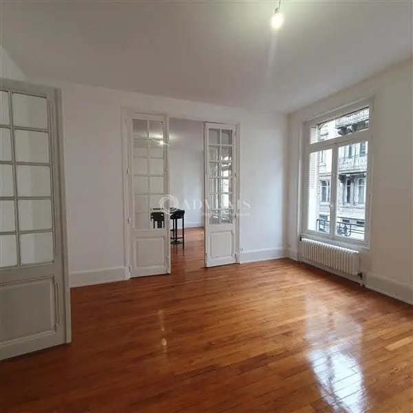 Vente Bureaux 145 m² - Photo 1