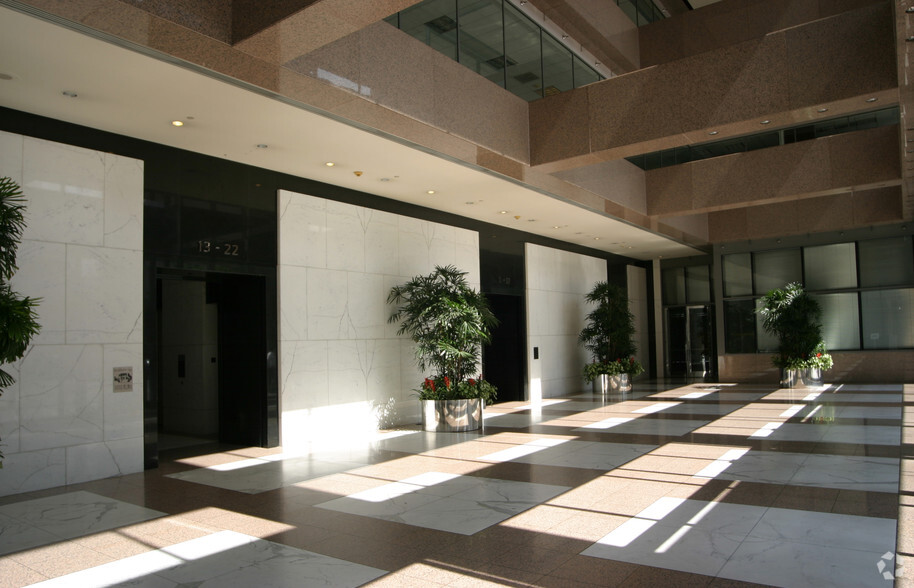 801 S Grand Ave, Los Angeles, CA for rent - Lobby - Image 2 of 19