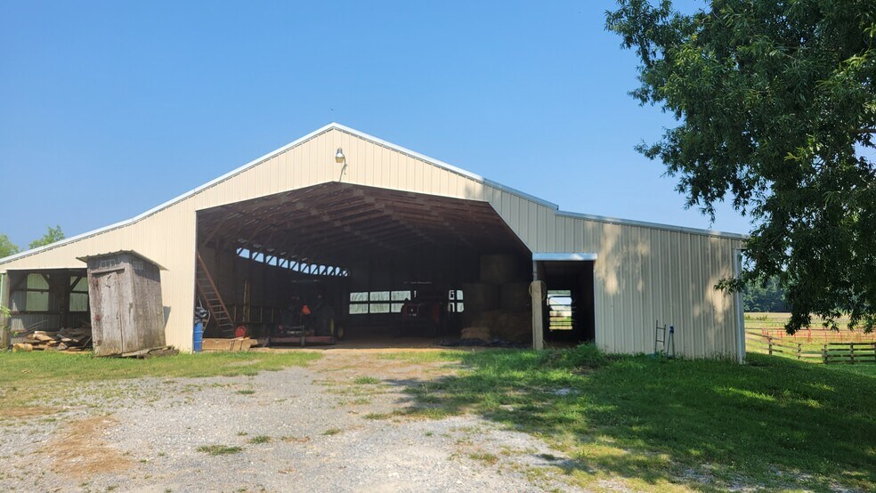 515 Hunt Bend Rd NW, Calhoun, GA for sale - Primary Photo - Image 1 of 8