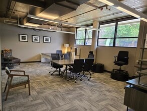 3122 Gillham Plz, Kansas City, MO to rent Interior Photo- Image 1 of 2