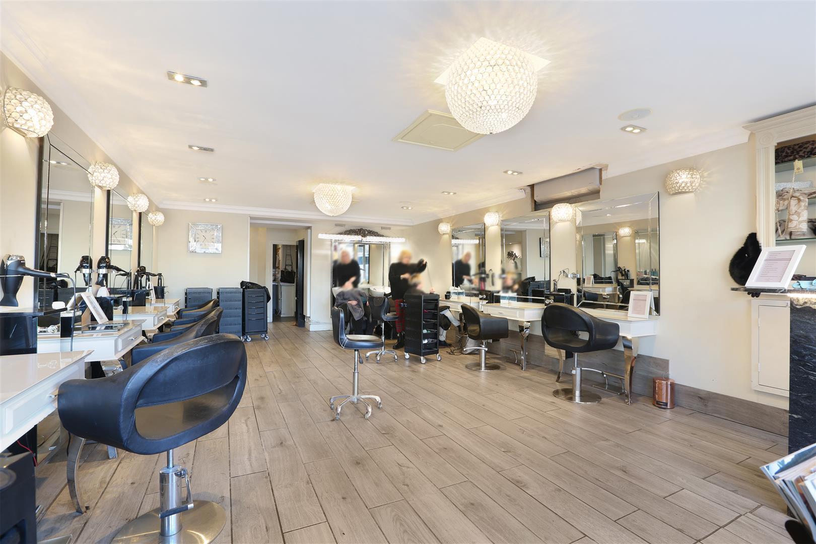 12 Stoneleigh Broadway, Epsom to rent Interior Photo- Image 1 of 9