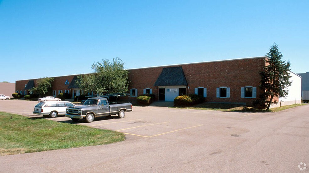 1730 Fenpark Dr, Fenton, MO for rent - Building Photo - Image 2 of 9