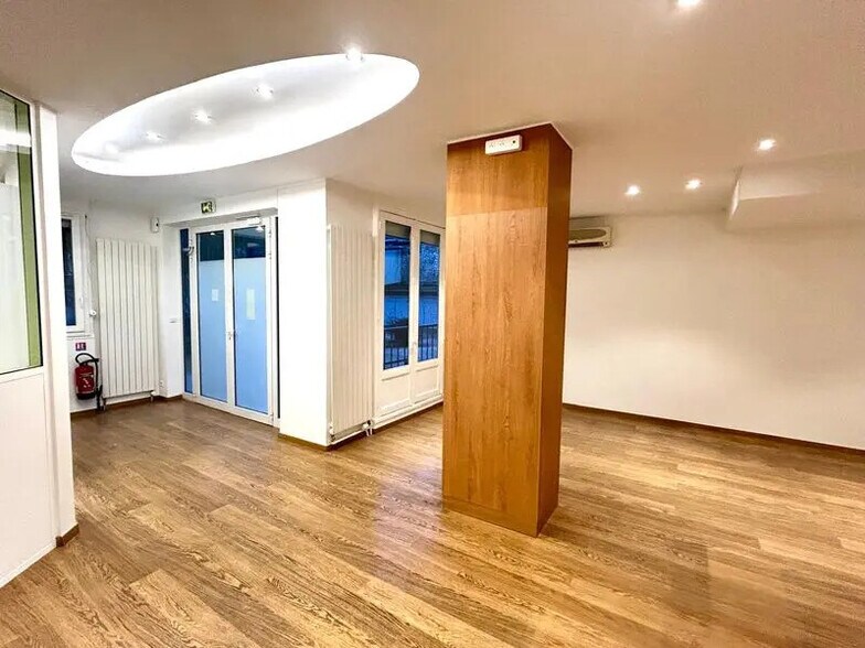 Office in Paris for sale - Interior Photo - Image 2 of 22