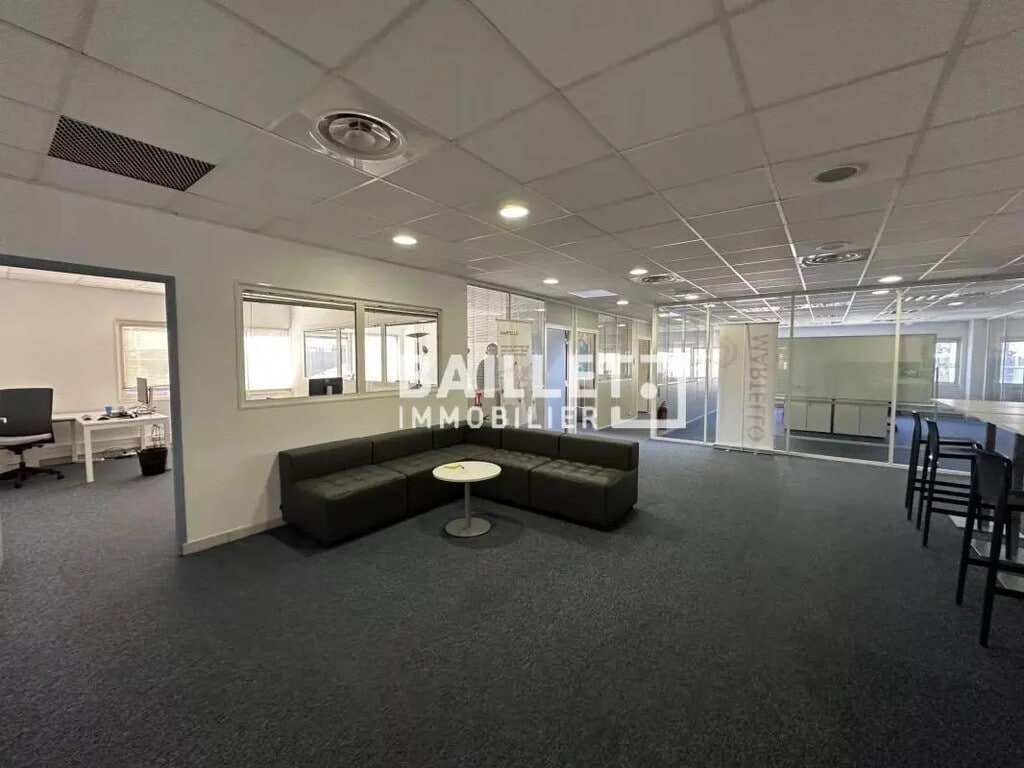 Location Bureaux 400 m² - Photo 1