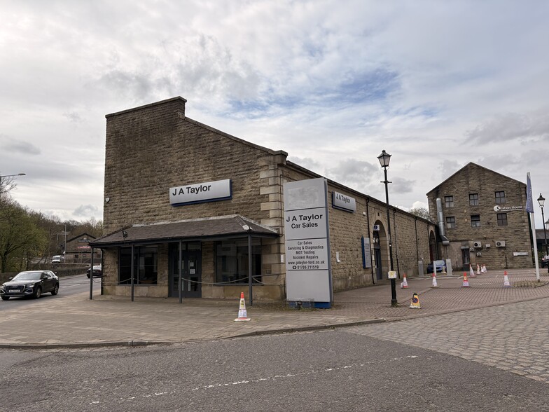 Bury Rd, Rossendale to rent - Building Photo - Image 1 of 2