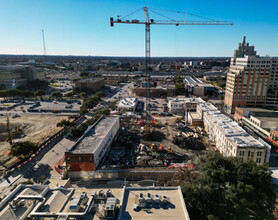 111 W Houston St, San Antonio, TX for rent Building Photo- Image 2 of 4