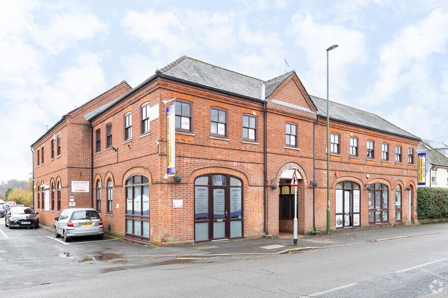 6 Brighton Rd, Horsham to rent - Primary Photo - Image 1 of 2