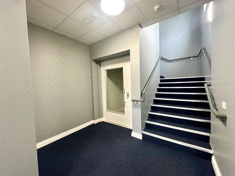 73 Cunninghams Ln, Dungannon to rent - Interior Photo - Image 3 of 4