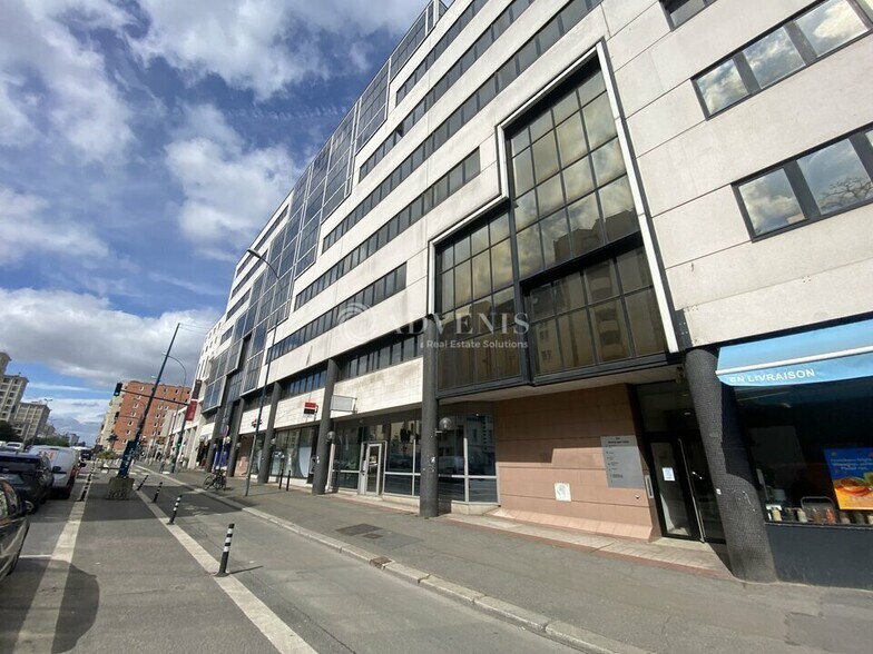 Office in Pantin to rent - Building Photo - Image 2 of 12