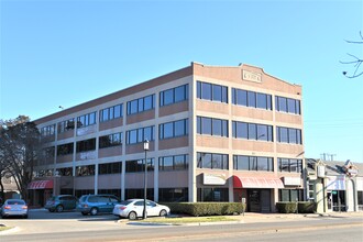 1005 W Jefferson Blvd, Dallas, TX for rent Building Photo- Image 1 of 7