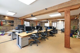 25 Queen Elizabeth St, London for rent Interior Photo- Image 2 of 9