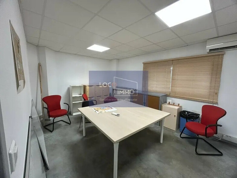 Light Industrial in Pessac to rent - Interior Photo - Image 3 of 11