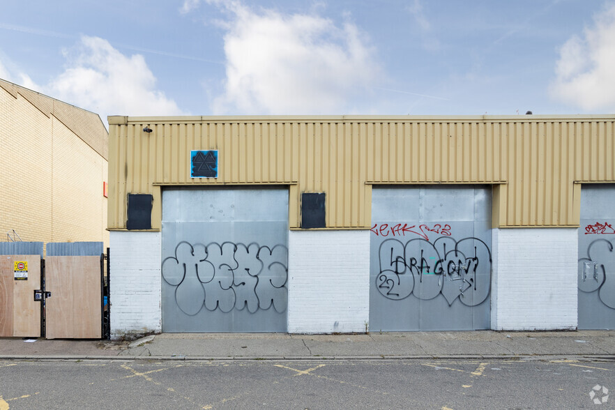 4 Joseph Ray Rd, London to rent - Building Photo - Image 2 of 3