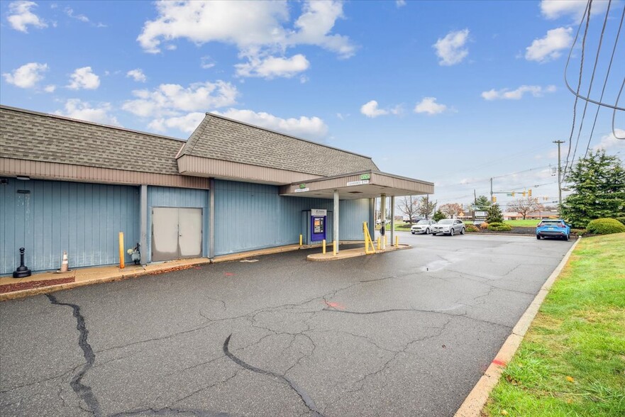 1 New Amwell Rd, Hillsborough, NJ for rent - Building Photo - Image 2 of 17