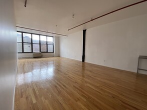 333 Scholes St, Brooklyn, NY for rent Building Photo- Image 2 of 6