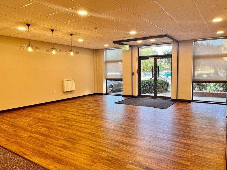 Ten Pound Walk, Doncaster to rent - Building Photo - Image 2 of 12