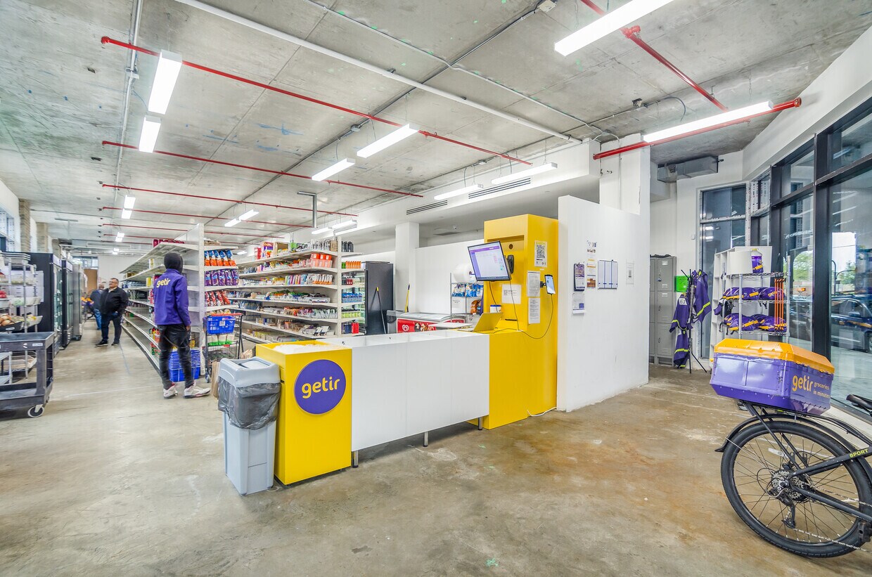 5222 Roosevelt Ave, Woodside, NY for sale Interior Photo- Image 1 of 1