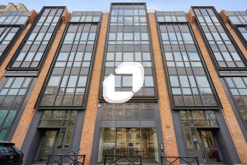 Office in Clichy to rent Building Photo- Image 1 of 16