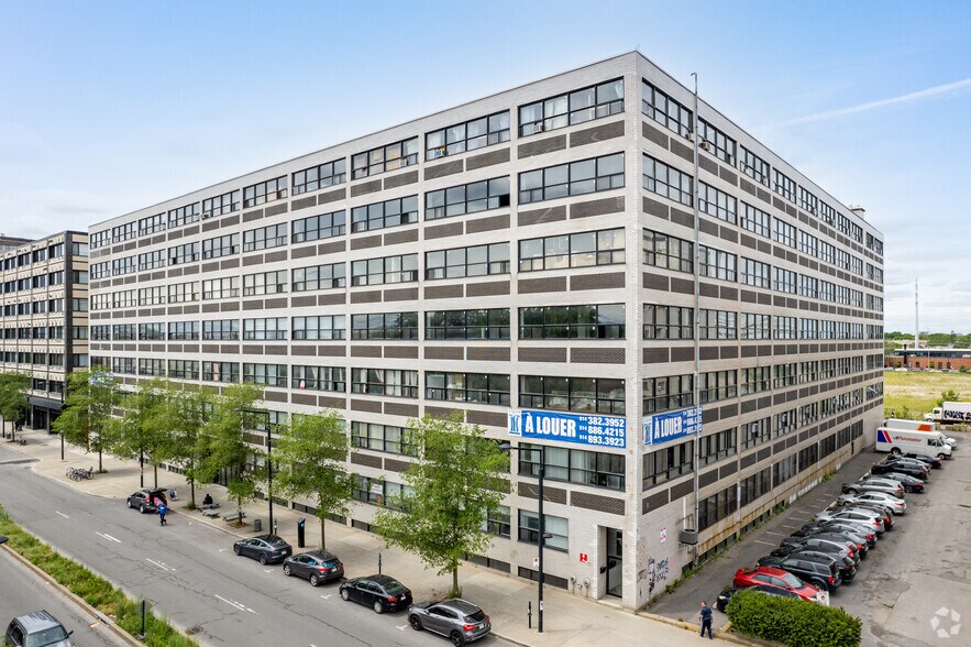 111 Rue Chabanel O, Montréal, QC to rent - Building Photo - Image 2 of 19