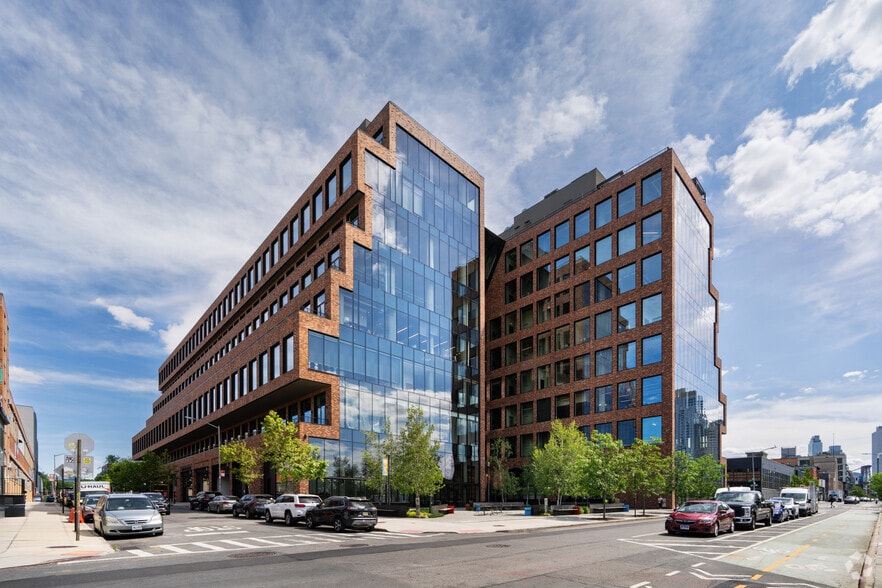 25 Kent Ave, Brooklyn, NY to rent - Building Photo - Image 1 of 38