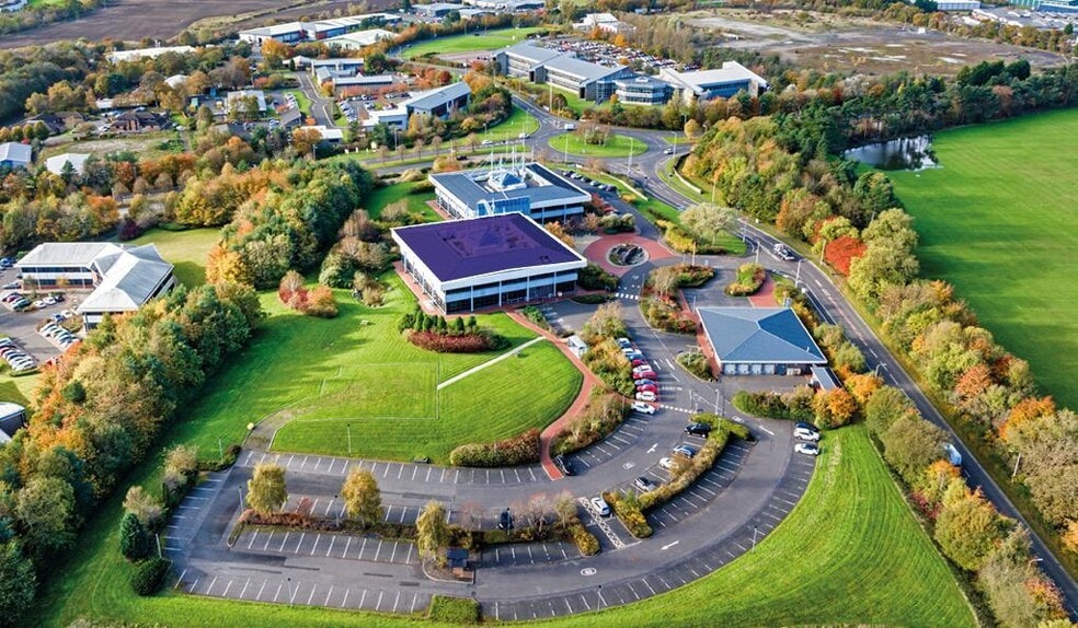 Carnegie Av, Dunfermline to rent - Building Photo - Image 3 of 12