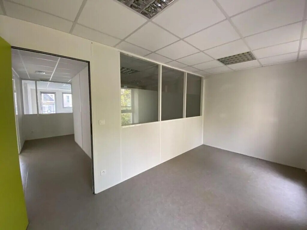 Location Bureaux 196 m² - Photo 1